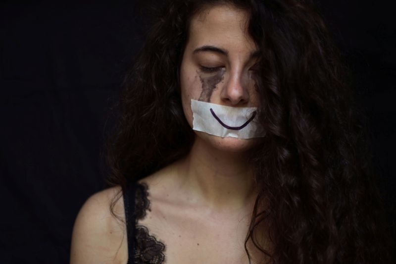 Mujer golpeada.